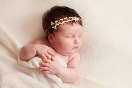 睡初生女婴的肖像
