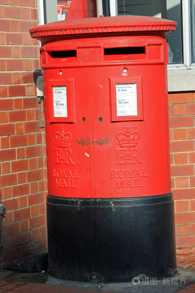 传统的英国邮政信箱
