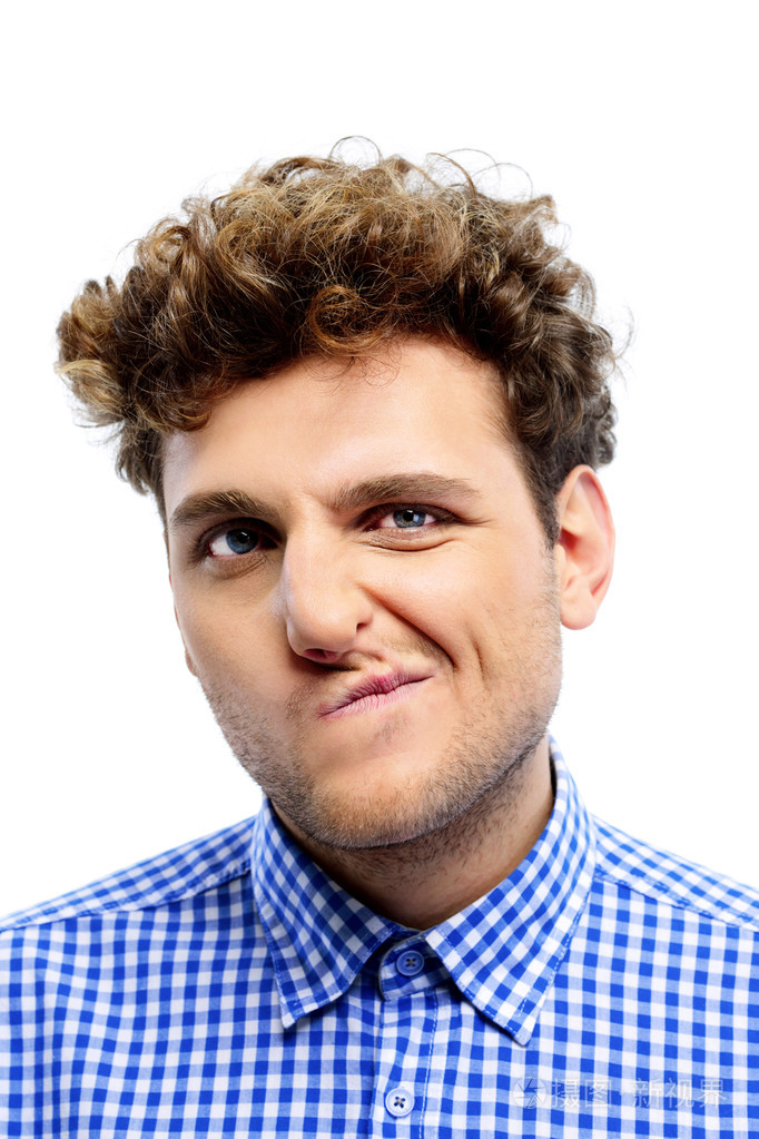 孤立的搞笑帅哥