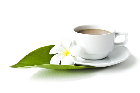 杯咖啡奶与花图片