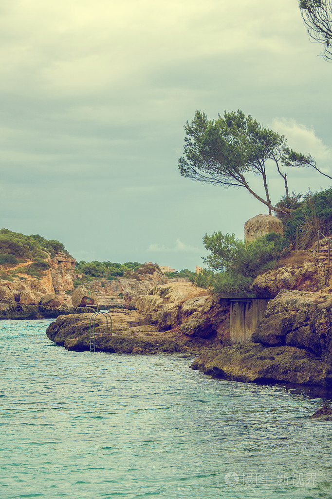 美丽的自然景观山和海