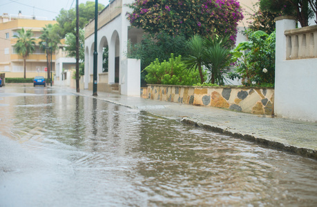 滴的大雨在城市