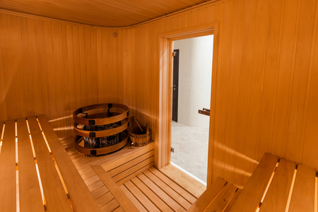 内部的芬兰桑拿，经典木制桑拿房