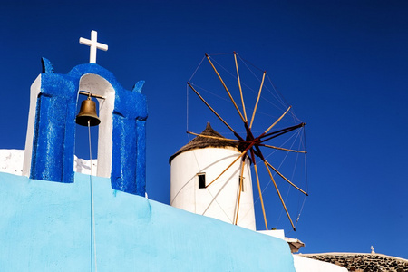 在圣托里尼岛的浪漫之旅图片