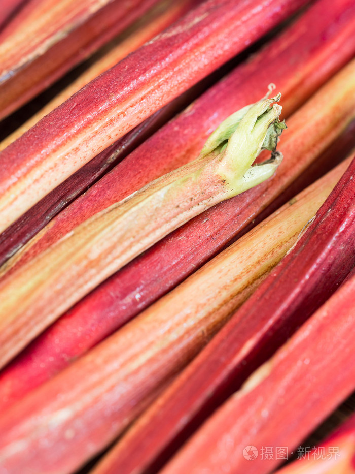 有机蔬菜市场上卖的新鲜大黄