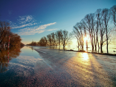 水淹的路