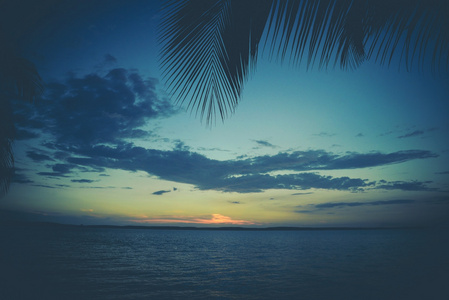 海景日落的复古风格的景色