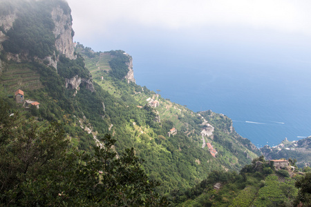 在阿马尔菲海岸的岩石景观