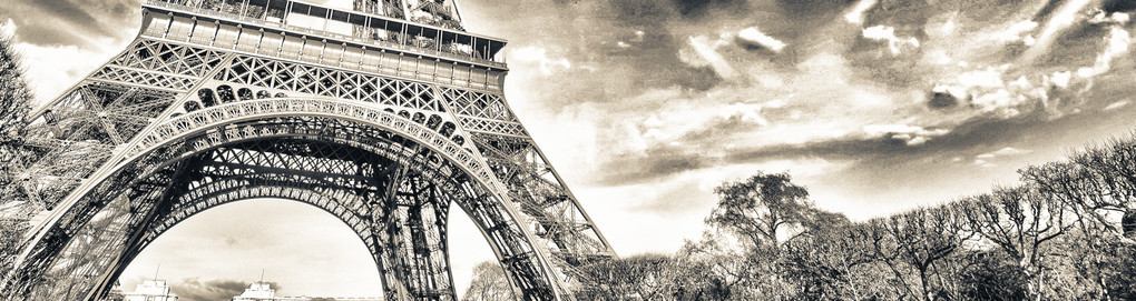 在冬天，巴黎的埃菲尔铁塔