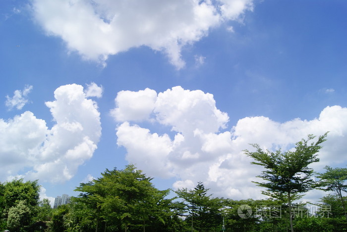 蓝蓝的天空和洁白的云朵照片-正版商用图片1hcgy2-摄图新视界