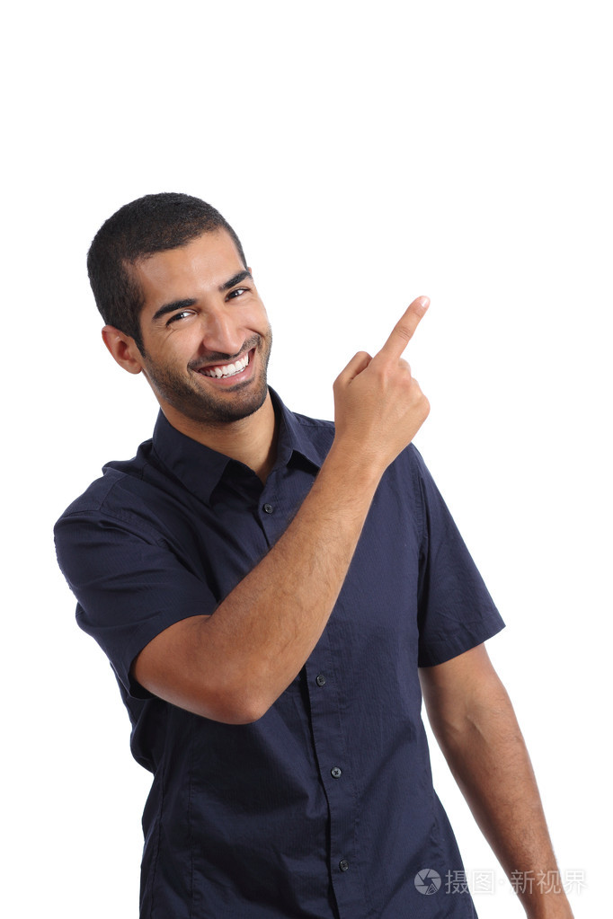 阿拉伯促进男性,同时指着一面呈现