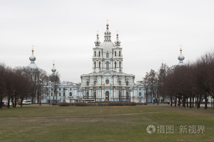 斯莫尔尼修道院和复活大教堂在圣彼得堡，俄罗斯