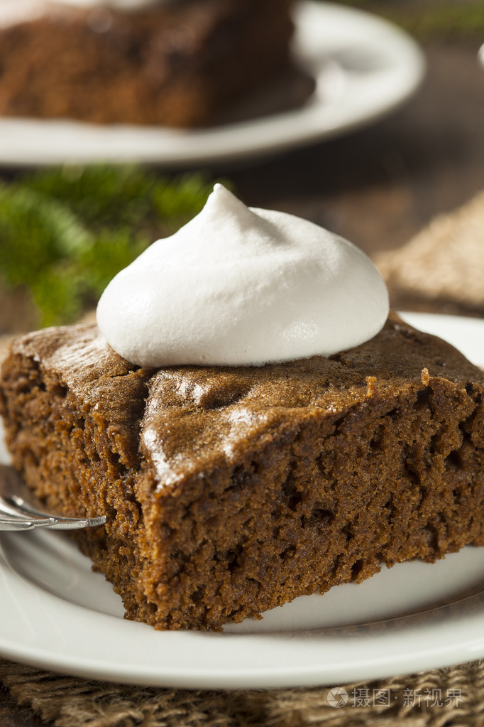 自制的棕色姜饼蛋糕