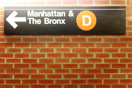 纽约城站地铁指示牌瓷砖墙上图片