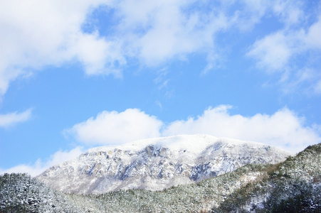 在 Jeonranam 做，韩国 Jeoksang 雪山
