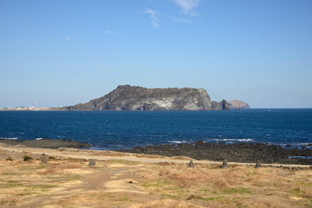 火山锥称为城山日出峰，从 Seobji 章视图