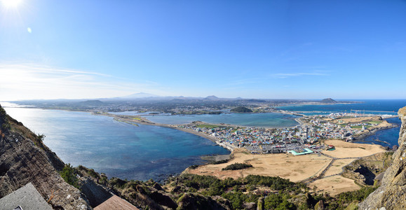 查看从城山日出峰 火山锥 在济州岛