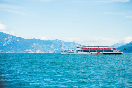 意大利加尔达湖旅游船图片