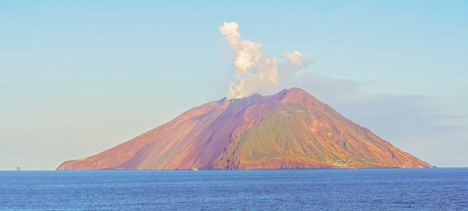 在意大利第勒尼安海海上岛斯特龙博利火山