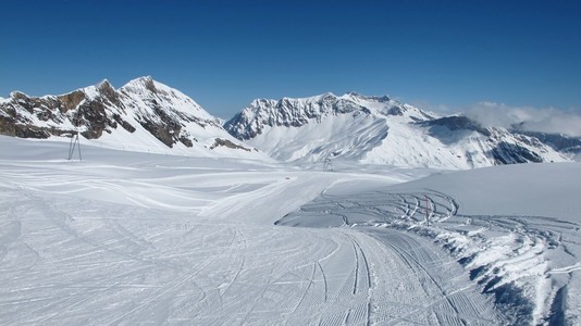 滑雪场 滑雪缆车和 Sanetsch 通