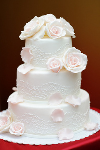 美味的白色婚礼蛋糕