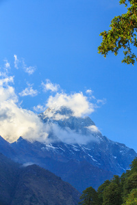 晴朗的一天在尼泊尔喜马拉雅山风景