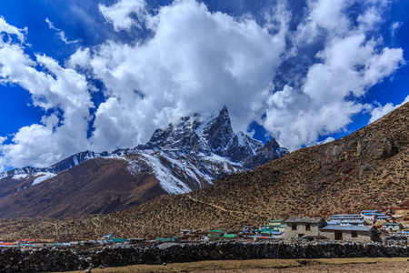 在喜马拉雅山脉的高山风景秀丽