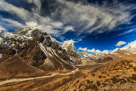 在喜马拉雅山脉的高山风景秀丽