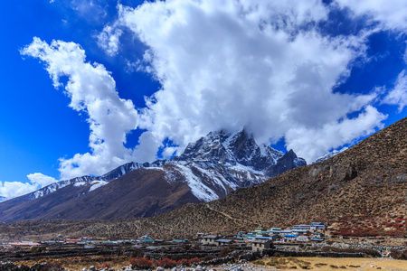 在喜马拉雅山脉的高山风景秀丽