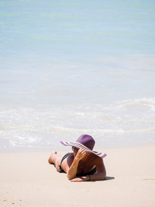 在泰国海滩上的女人