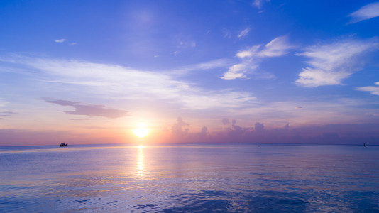 海上日出