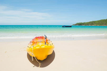 沙滩上的香蕉船