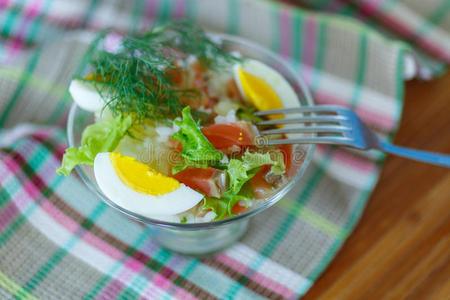 三文鱼饭蔬菜沙拉