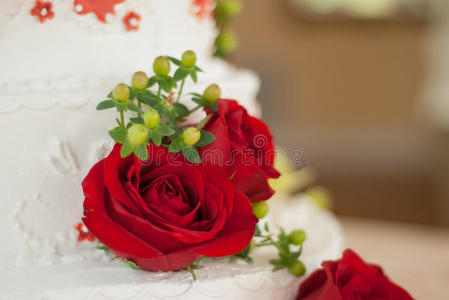 婚礼蛋糕上的玫瑰特写镜头