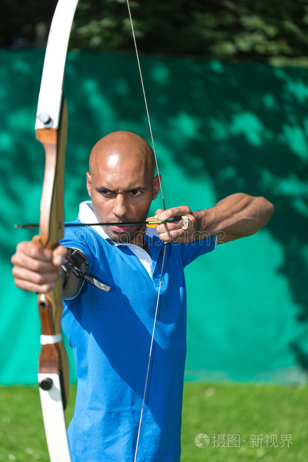 射箭场的弓箭手