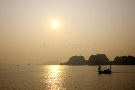 越南夏龙湾日落时分