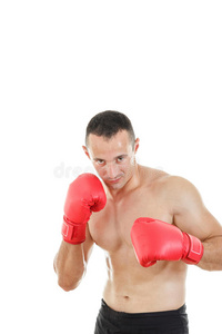 准备用拳击手套以战斗姿势战斗的拳击手