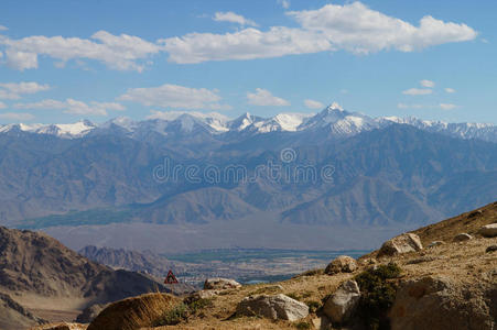 返回洛杉矶莱赫途中的喜马拉雅山美景