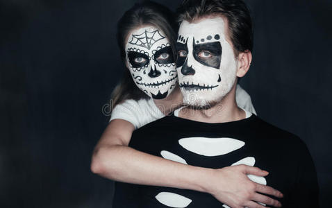 万圣节情侣相爱照片