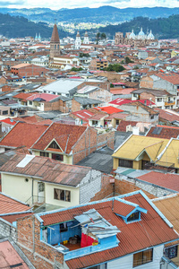 厄瓜多尔cuenca的屋顶和城市景观