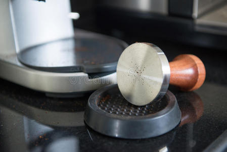 咖啡捣固机和橡胶底烤咖啡