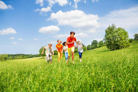 假期有趣的孩子们图片