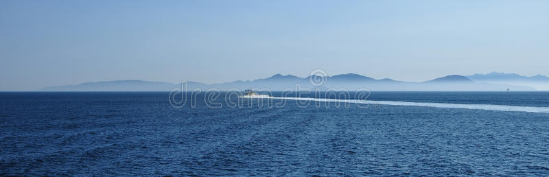 意大利埃尔巴岛，带摩托艇的海景