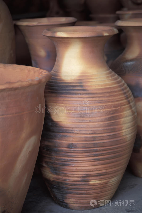 陶制花瓶，特立尼达