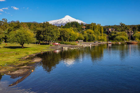 从智利普康俯瞰维拉里卡火山