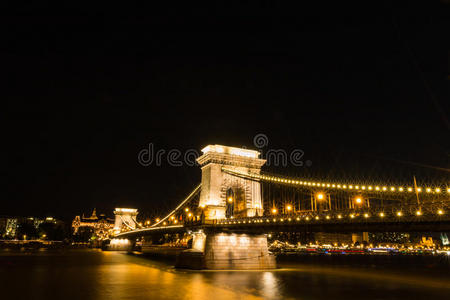 布达佩斯链桥夜景拍摄