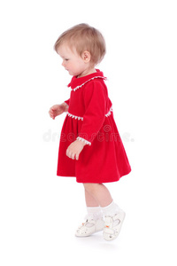 穿着红色短裙的漂亮小女孩