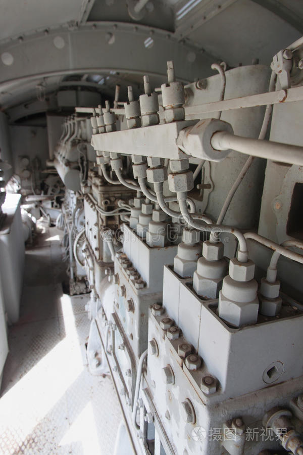 立式机车柴油机