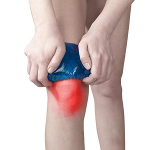 膝盖疼痛的女人。