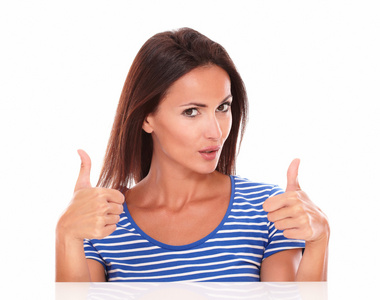 竖起手指头图片